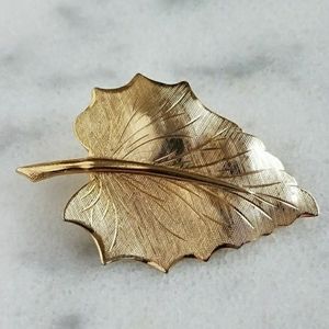 Vintage brooch golden leaf broach Pin